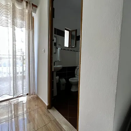 Riviera بيت ضيافة *