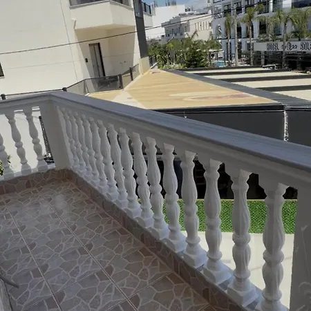Riviera بيت ضيافة كساميل