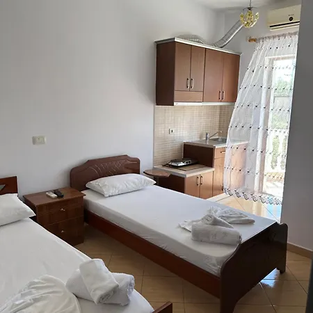 Riviera بيت ضيافة كساميل